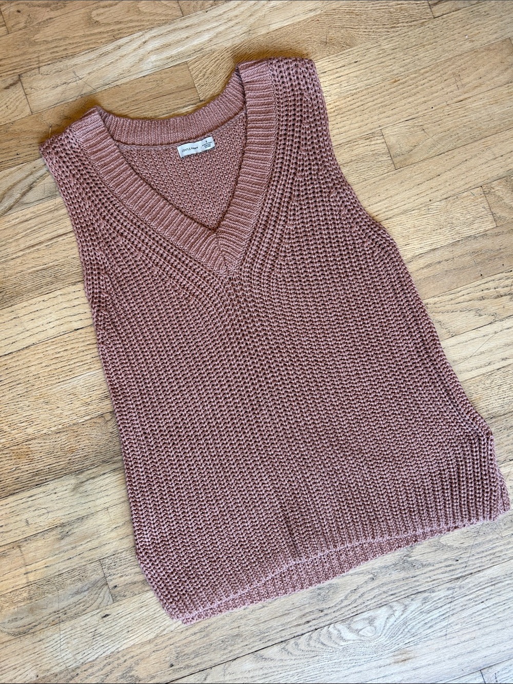 Gentle Fawn Sleeveless V-Neck Knit Vest in Dusty Rose
